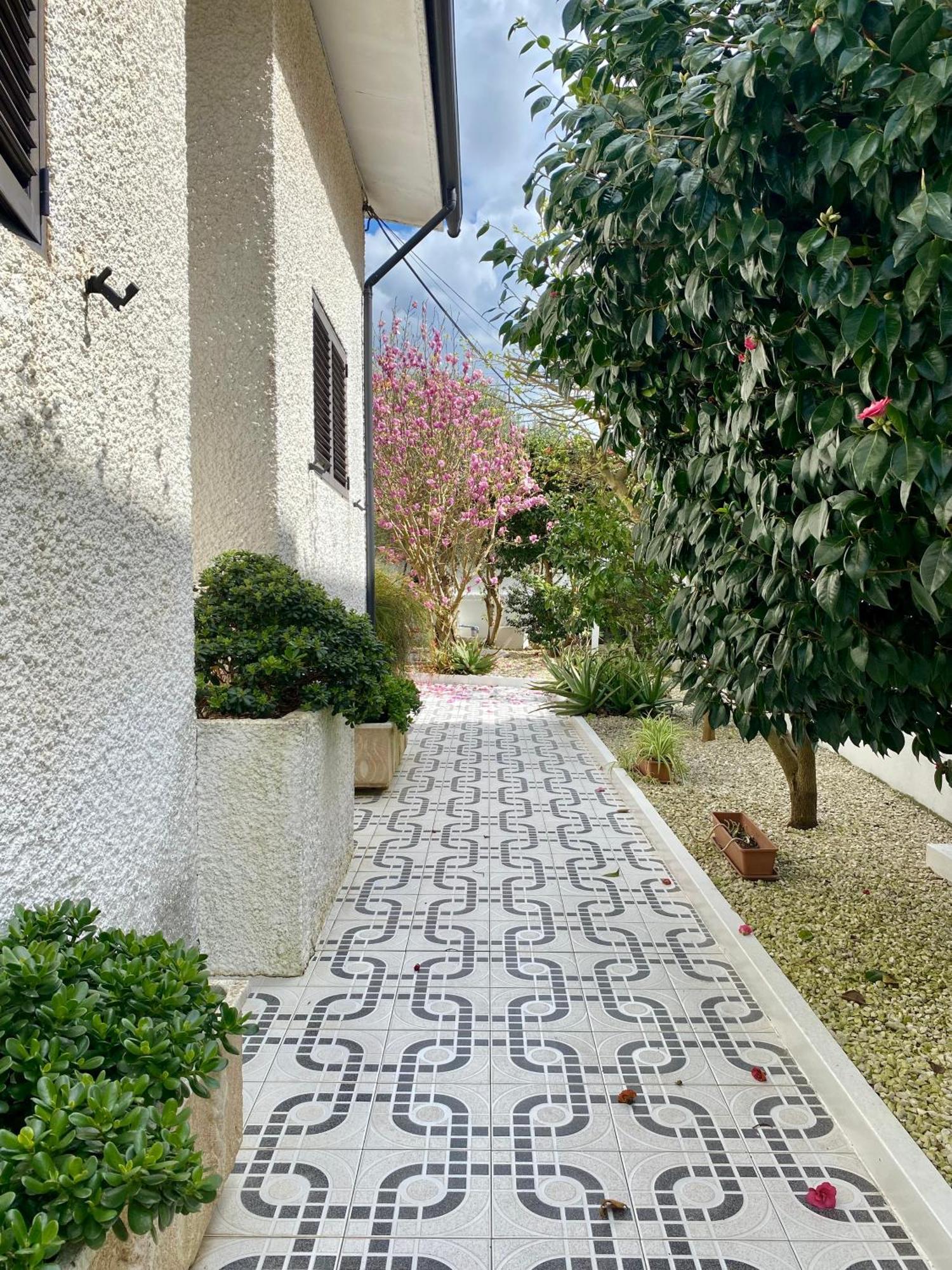 Live, Laugh, Love Beach Guest Home With Ac Madalena  Bagian luar foto